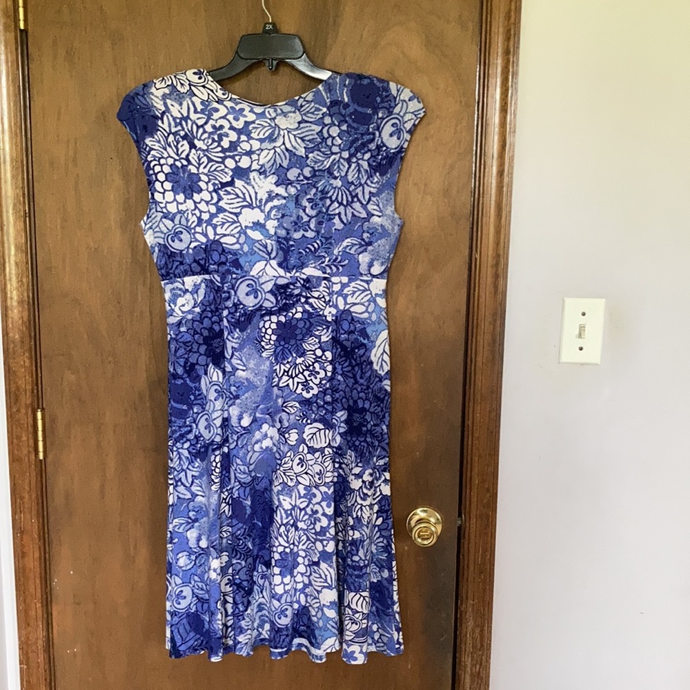 Jones New York floral fit & flare dress w stretch & shoulder pads 10 - Picture 9 of 17